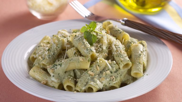 Macarrão ao pesto cremoso