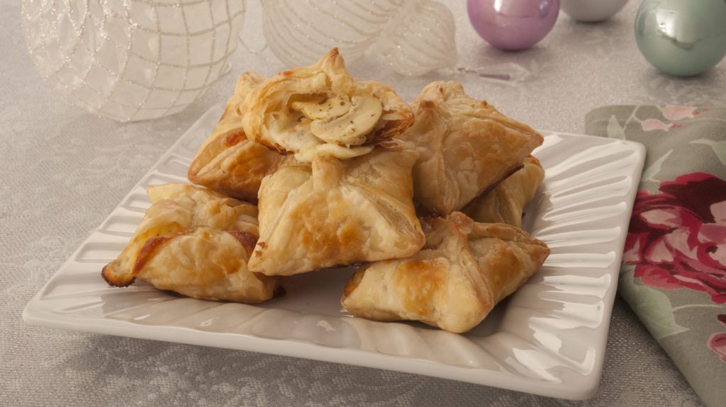 Minifolhados com champignon e queijo. (2)
