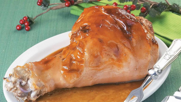 Pernil com jus e melaço de cana