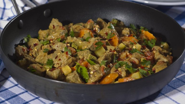 Picadinho de frigideira de coxão duro