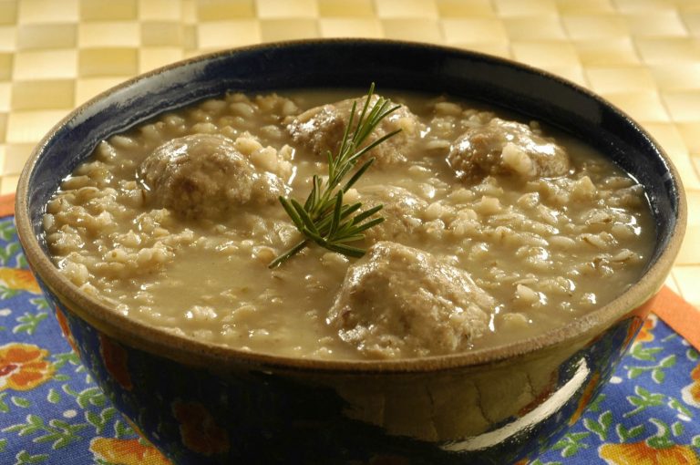 Sopa de Cevadinha com Almôndegas