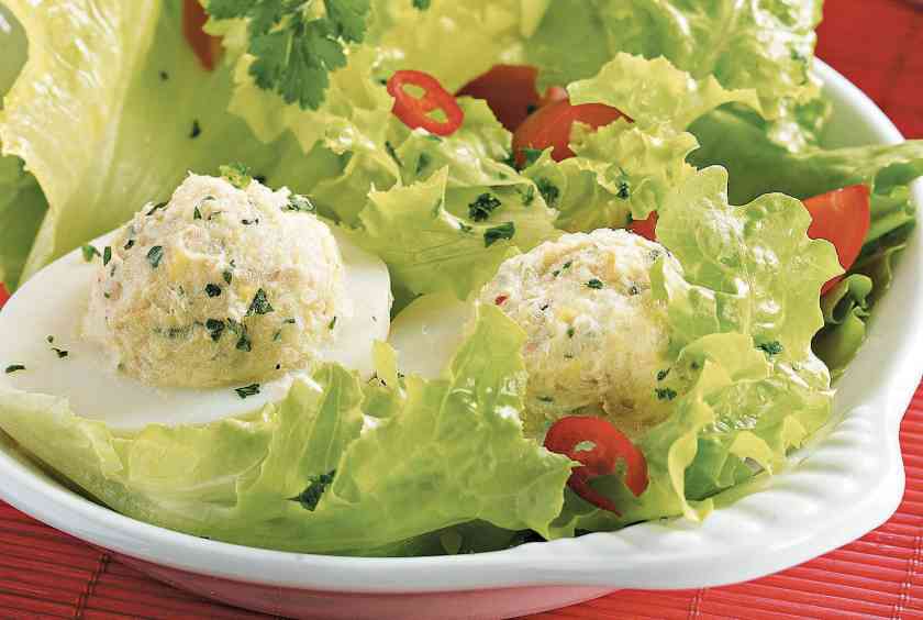 Ovos recheados com atum e batata