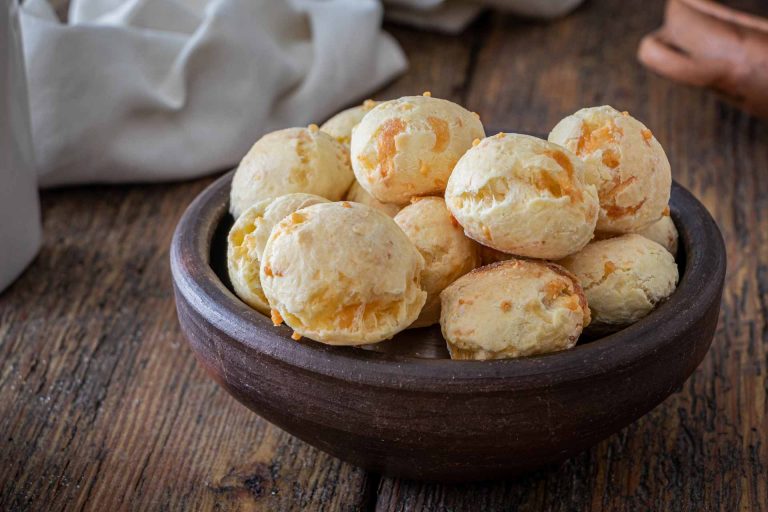 Falso pão de queijo (sem glúten e sem lactose)