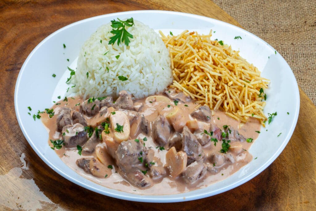 Estrogonofe de Carne Cremoso que você vai amar!